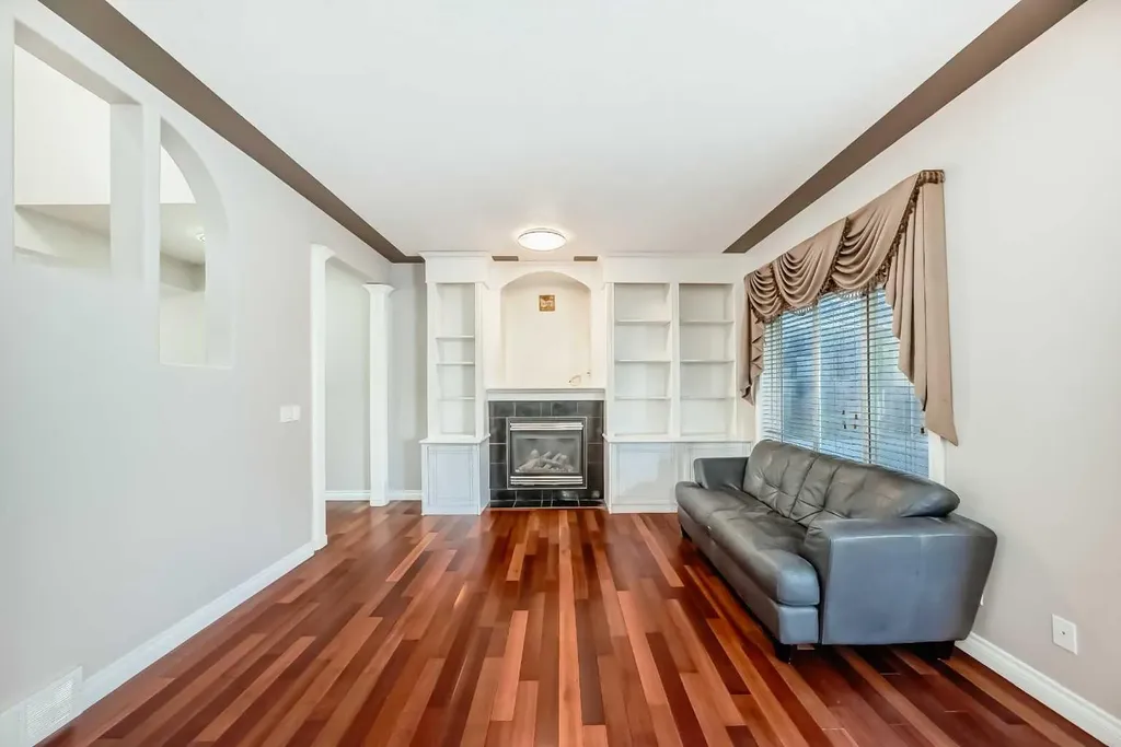 87 Sherwood Circle NW Calgary AB T3R1R3
