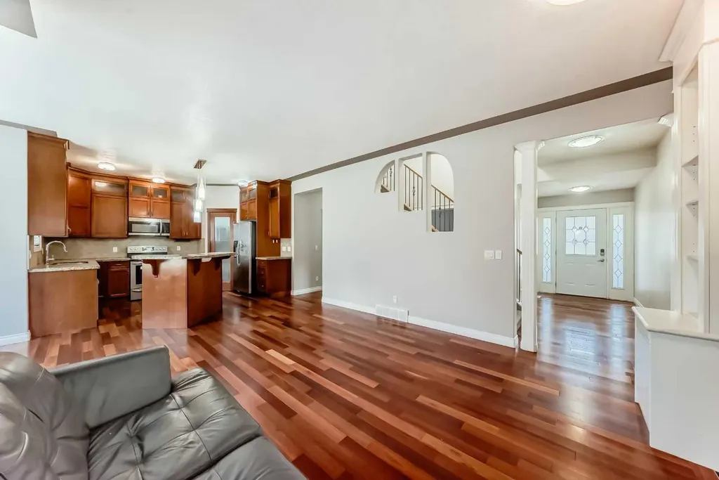 87 Sherwood Circle NW Calgary AB T3R1R3