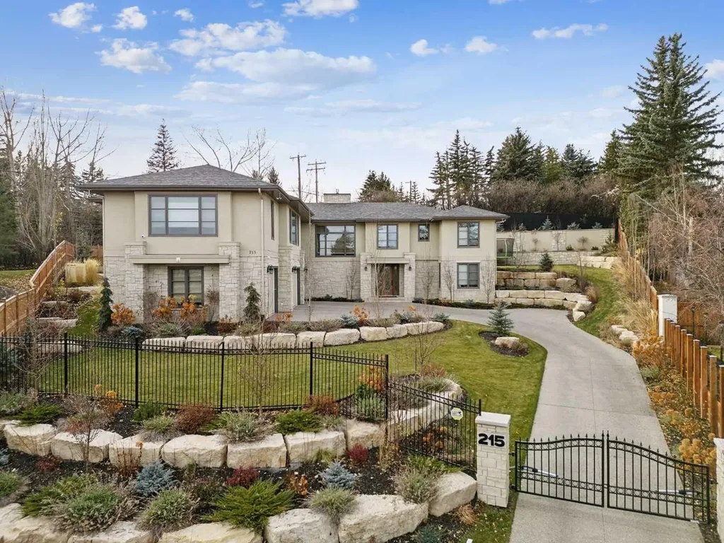 215 Patton Court SW Calgary AB T2V 5G4