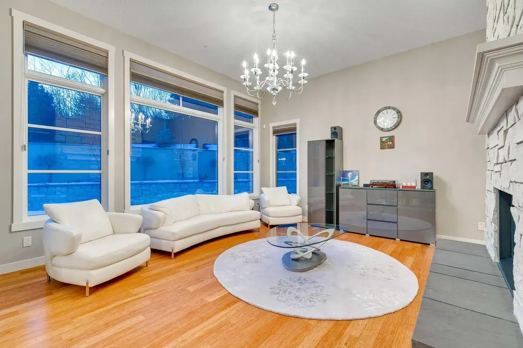 215 Patton Court SW Calgary AB T2V 5G4