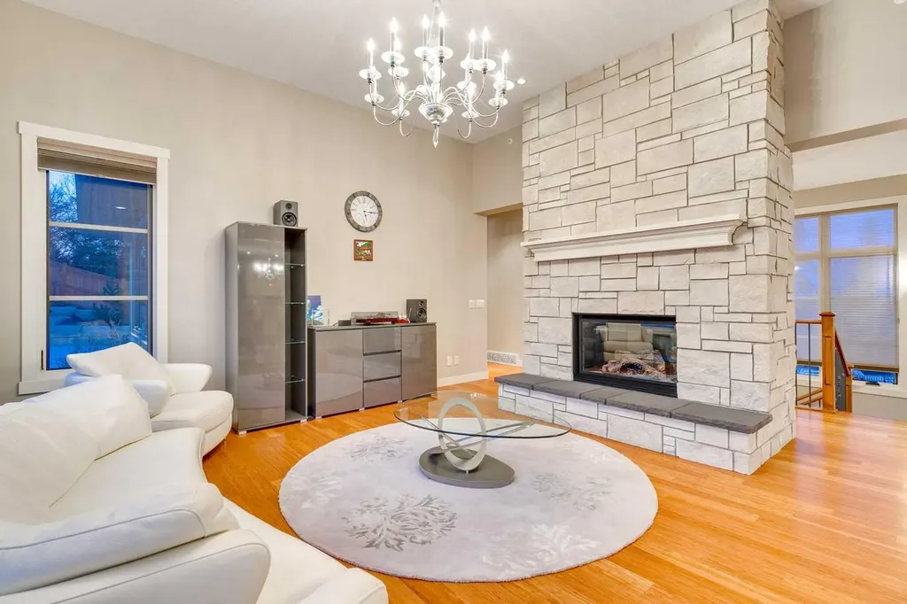 215 Patton Court SW Calgary AB T2V 5G4
