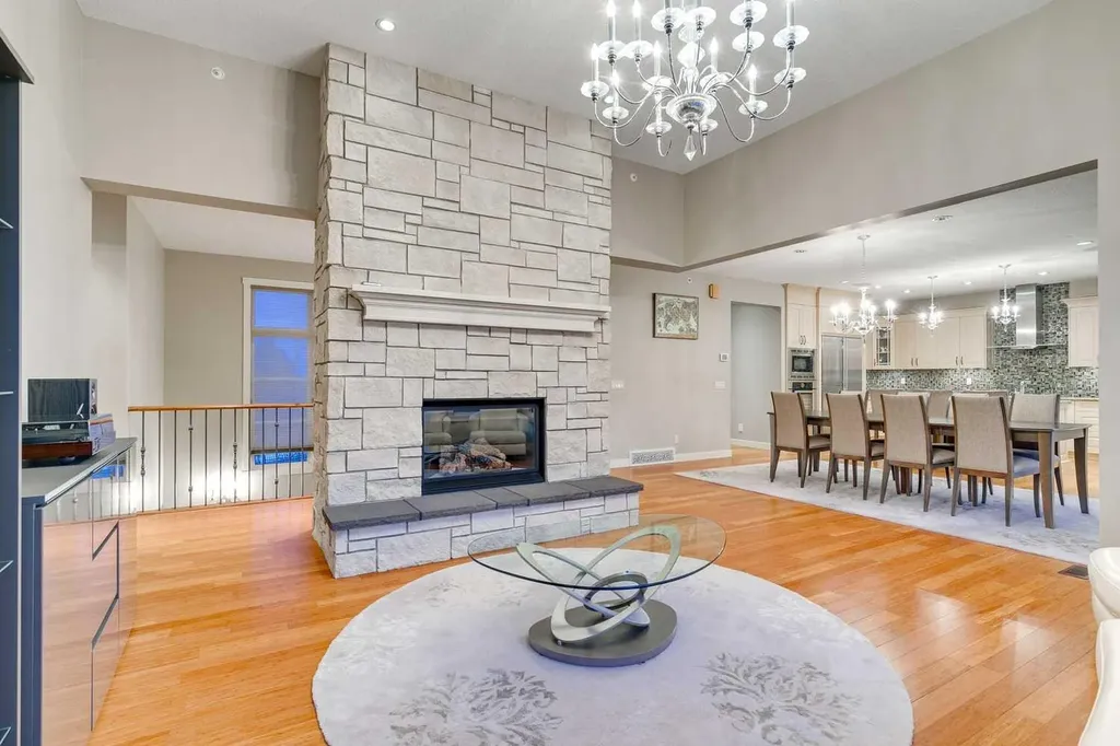 215 Patton Court SW Calgary AB T2V 5G4