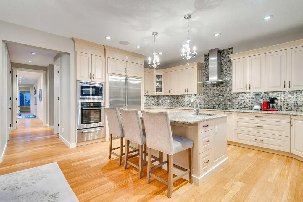 215 Patton Court SW Calgary AB T2V 5G4