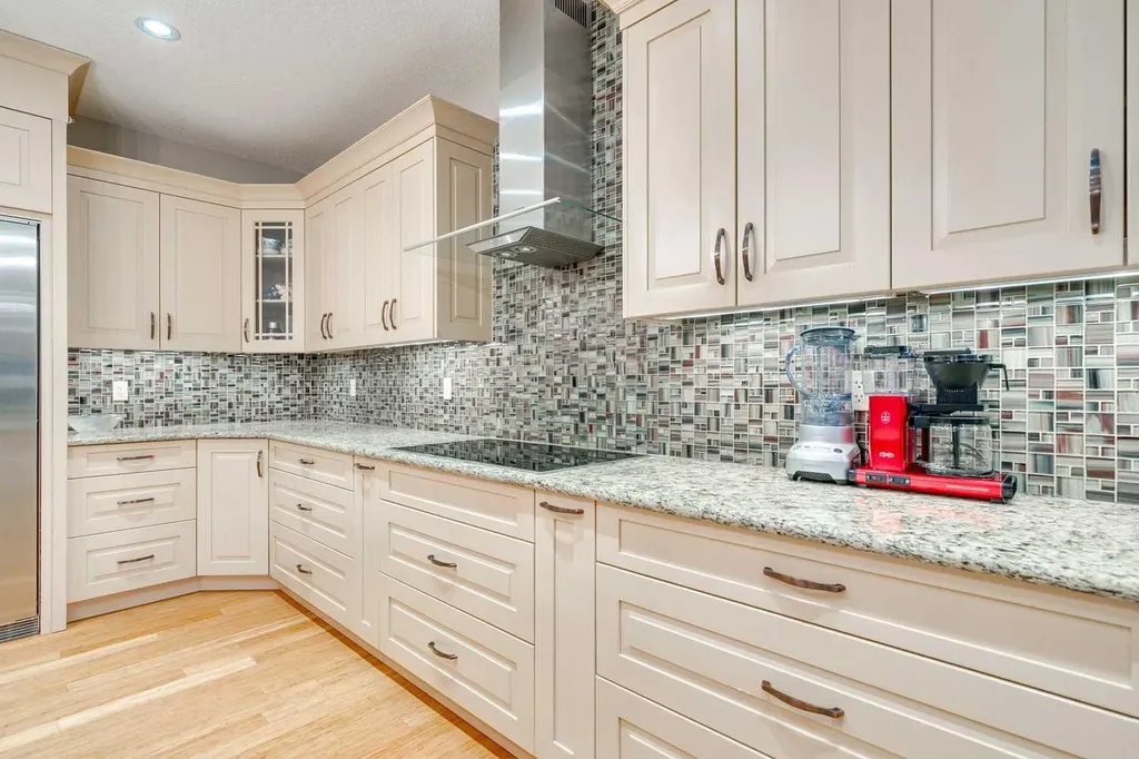 215 Patton Court SW Calgary AB T2V 5G4