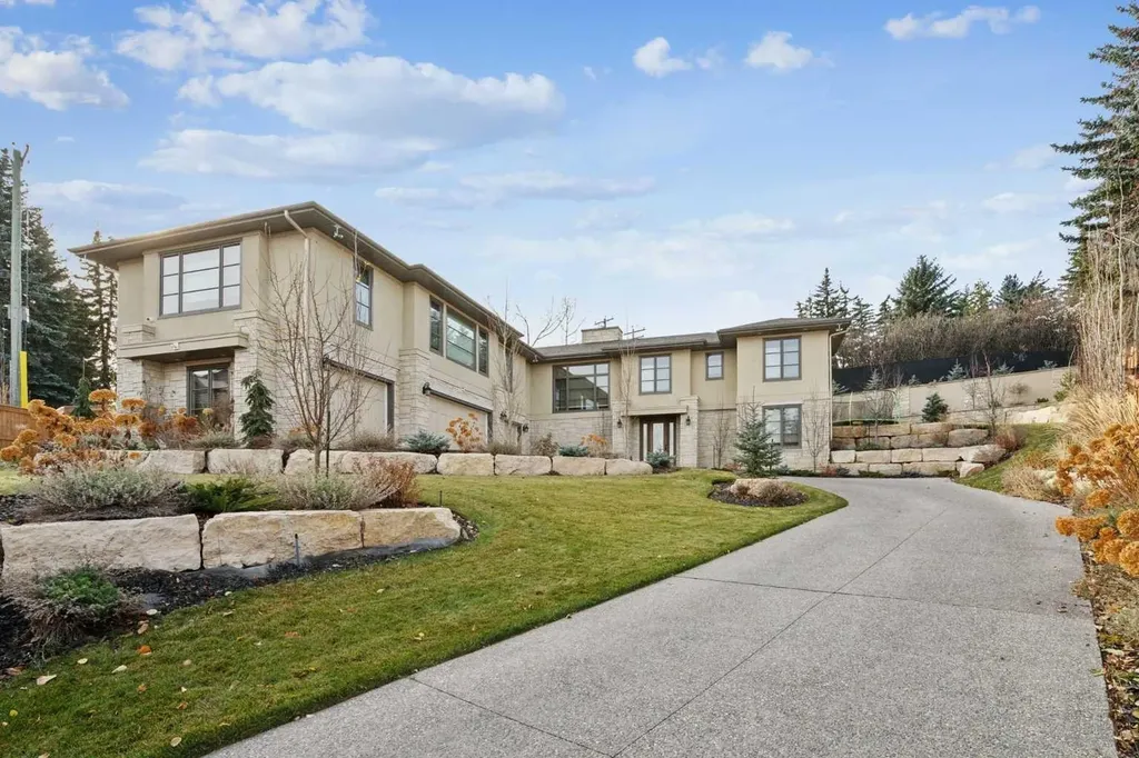 215 Patton Court SW Calgary AB T2V 5G4