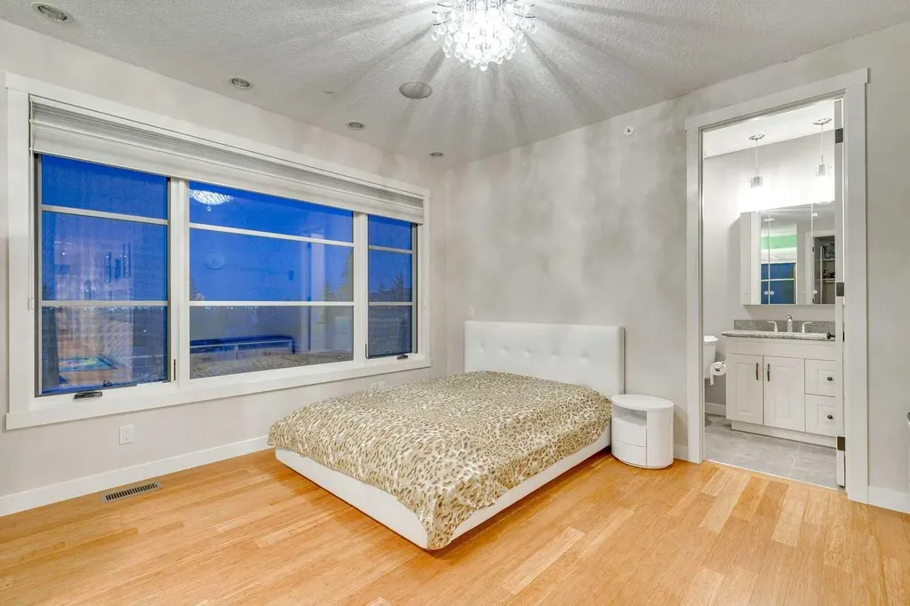 215 Patton Court SW Calgary AB T2V 5G4