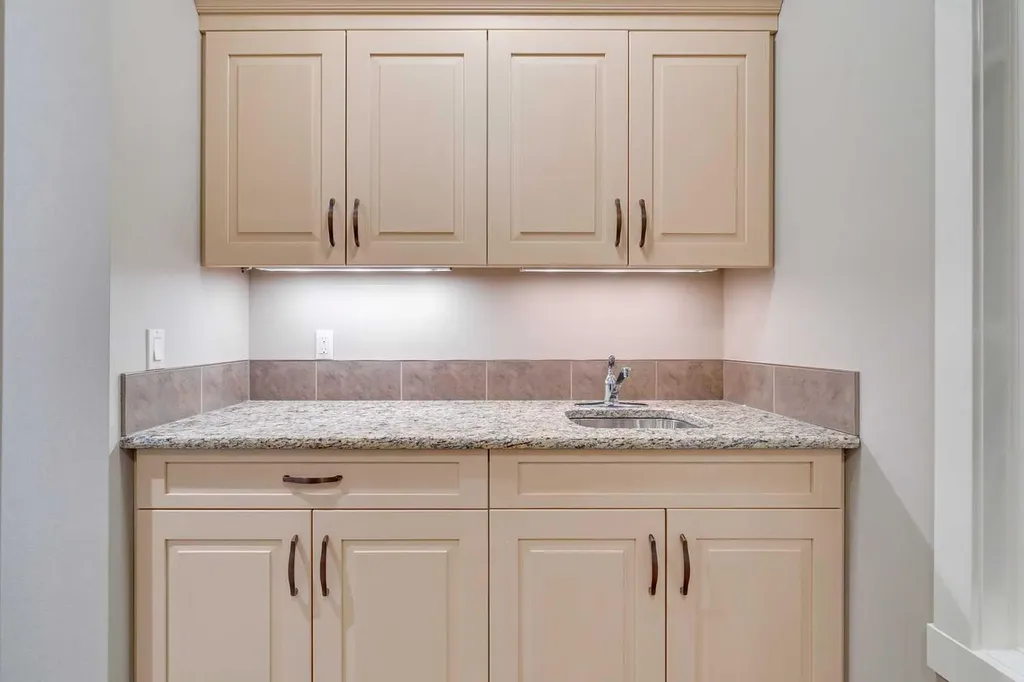 215 Patton Court SW Calgary AB T2V 5G4