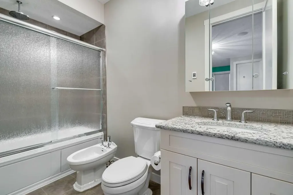 215 Patton Court SW Calgary AB T2V 5G4