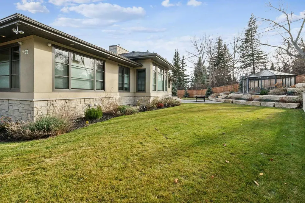 215 Patton Court SW Calgary AB T2V 5G4