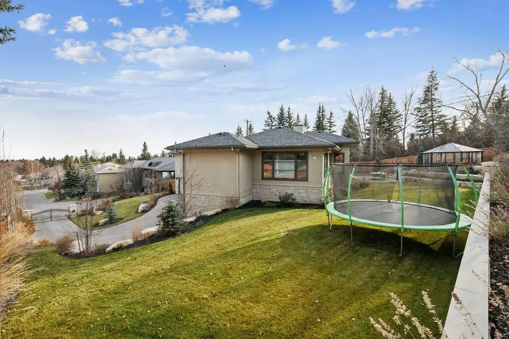 215 Patton Court SW Calgary AB T2V 5G4