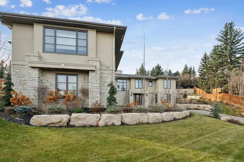 215 Patton Court SW Calgary AB T2V 5G4