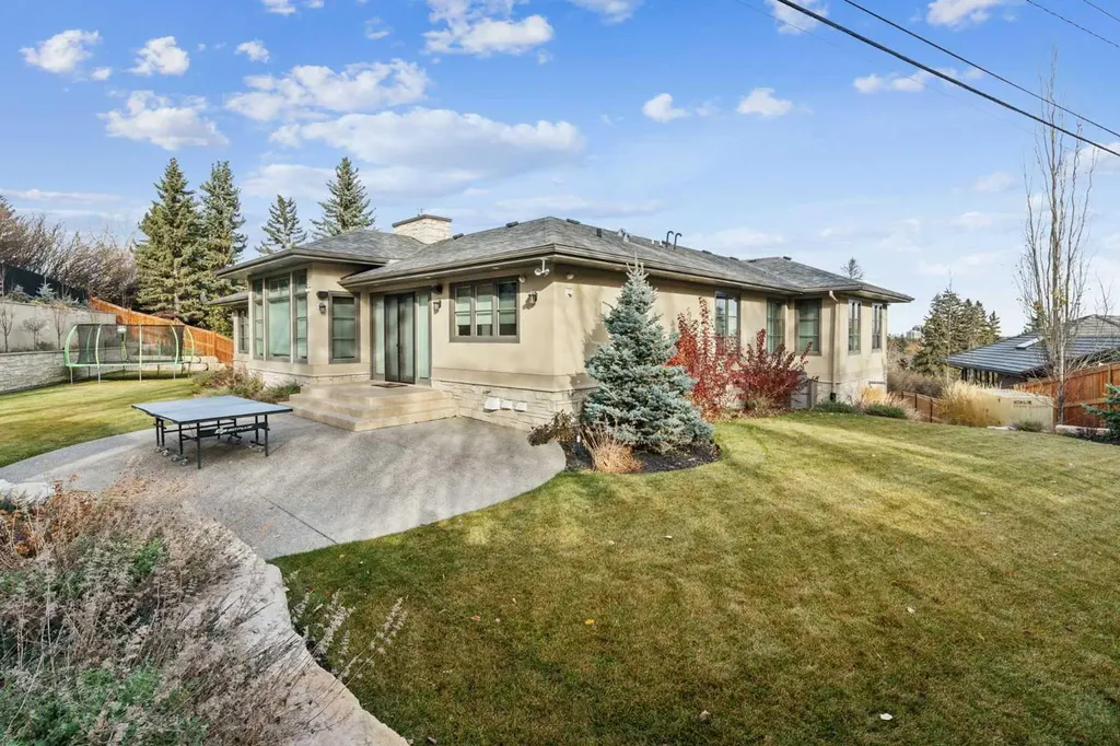 215 Patton Court SW Calgary AB T2V 5G4