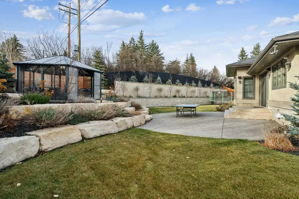 215 Patton Court SW Calgary AB T2V 5G4