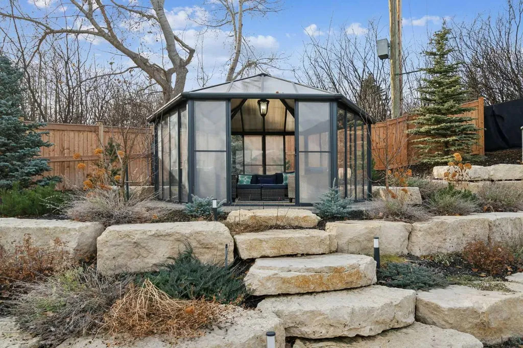 215 Patton Court SW Calgary AB T2V 5G4