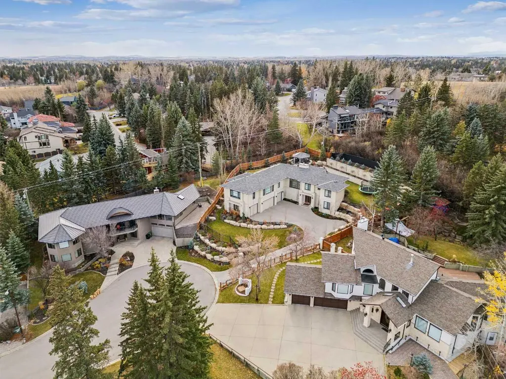 215 Patton Court SW Calgary AB T2V 5G4