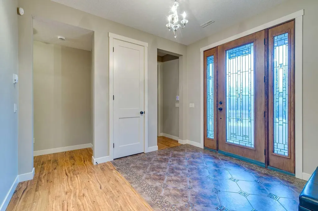 215 Patton Court SW Calgary AB T2V 5G4