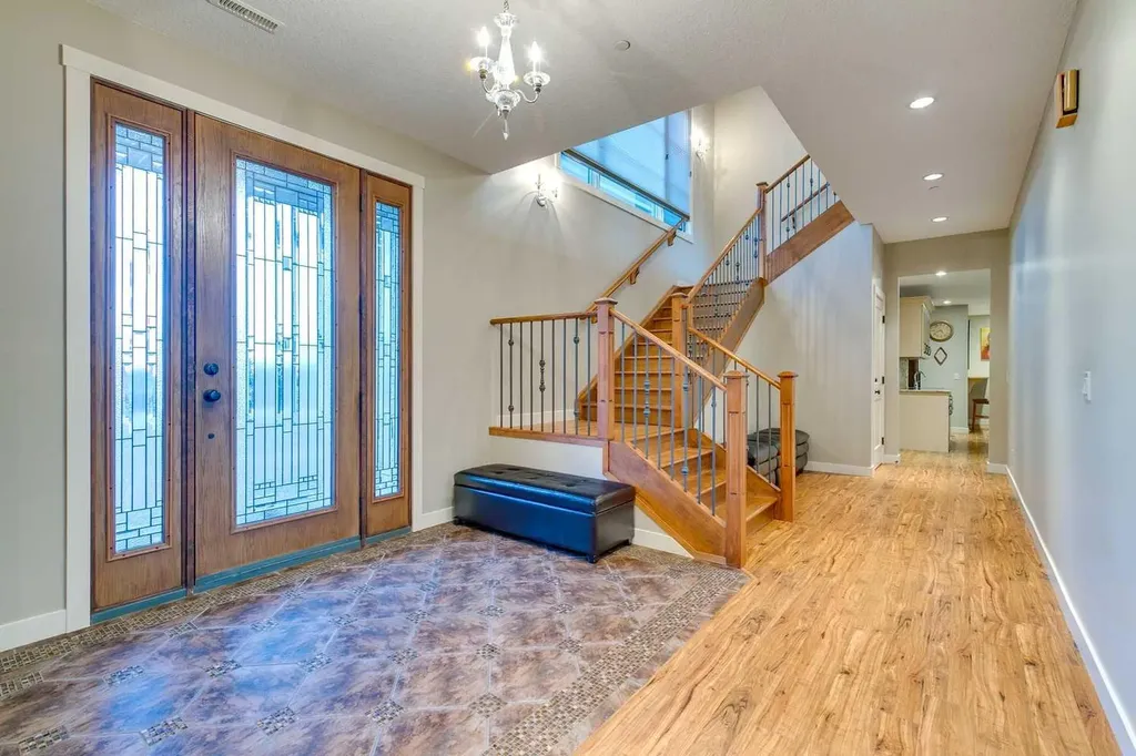 215 Patton Court SW Calgary AB T2V 5G4