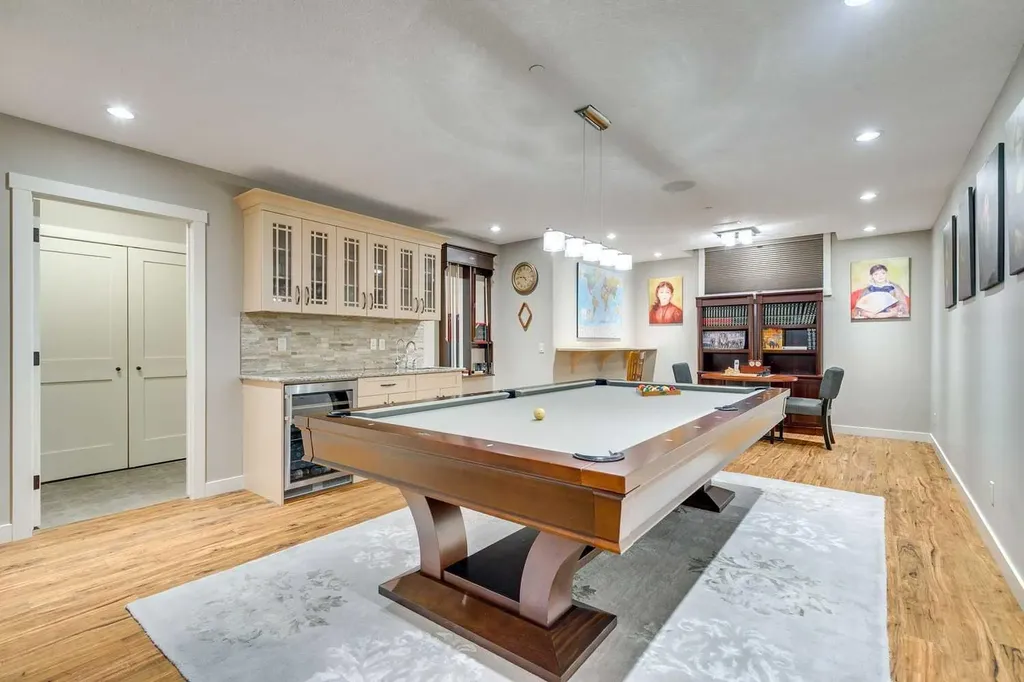 215 Patton Court SW Calgary AB T2V 5G4