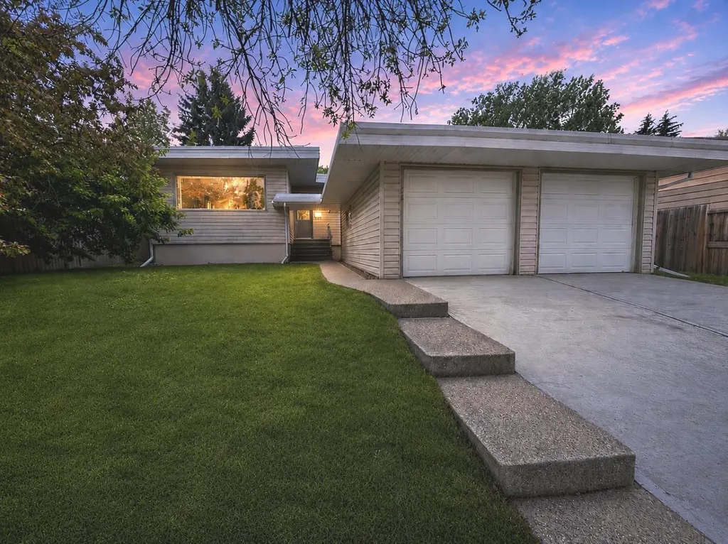 19 Meadowview Road SW Calgary AB T2V 1V9