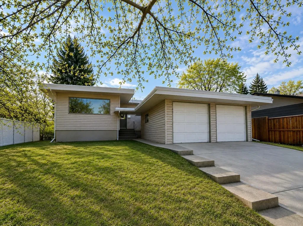 19 Meadowview Road SW Calgary AB T2V 1V9