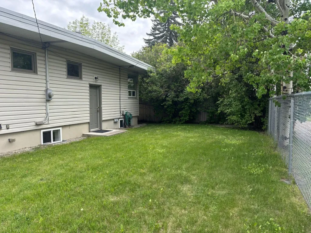 19 Meadowview Road SW Calgary AB T2V 1V9