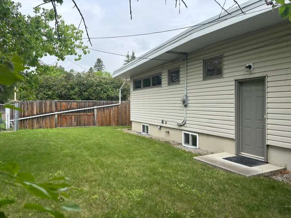 19 Meadowview Road SW Calgary AB T2V 1V9