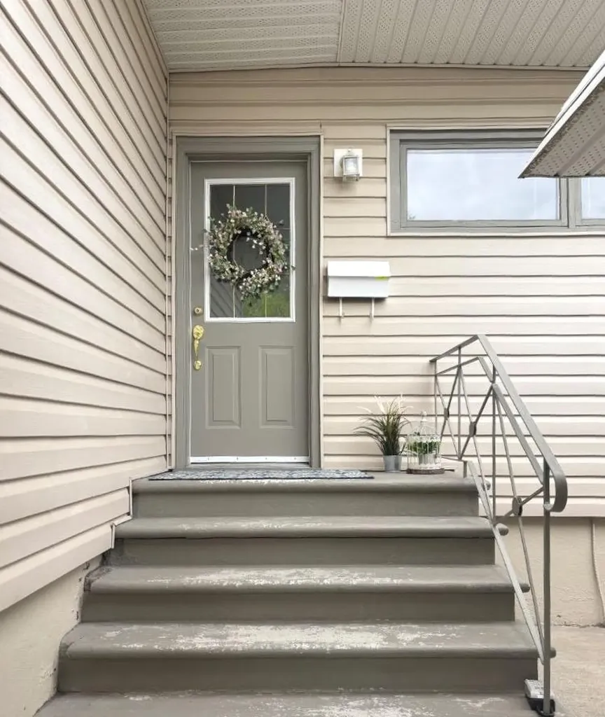 19 Meadowview Road SW Calgary AB T2V 1V9