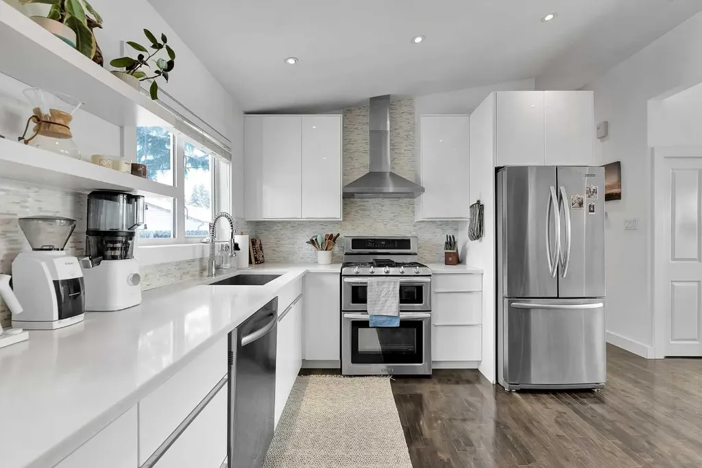 4115 Bowlen Street NW Calgary AB T2L1P8