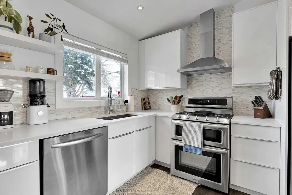 4115 Bowlen Street NW Calgary AB T2L1P8