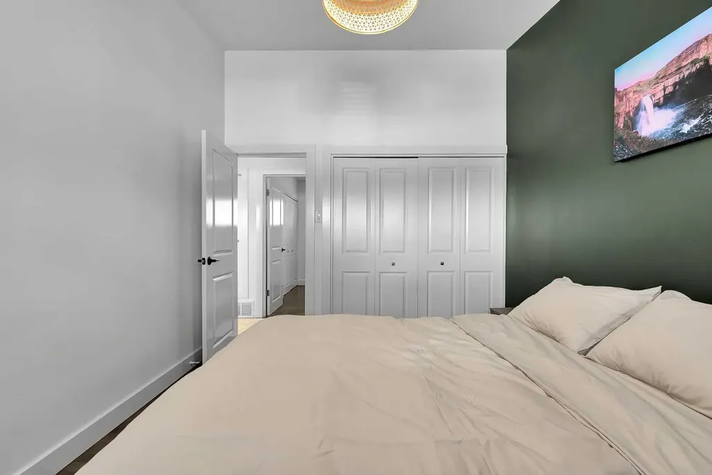 4115 Bowlen Street NW Calgary AB T2L1P8