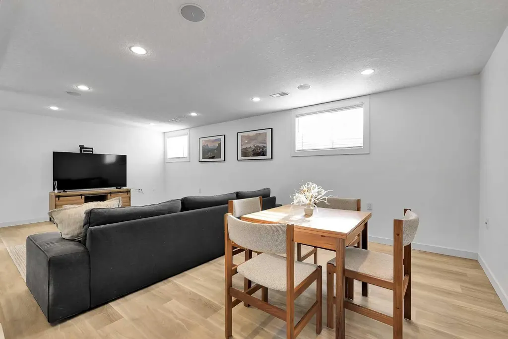 4115 Bowlen Street NW Calgary AB T2L1P8