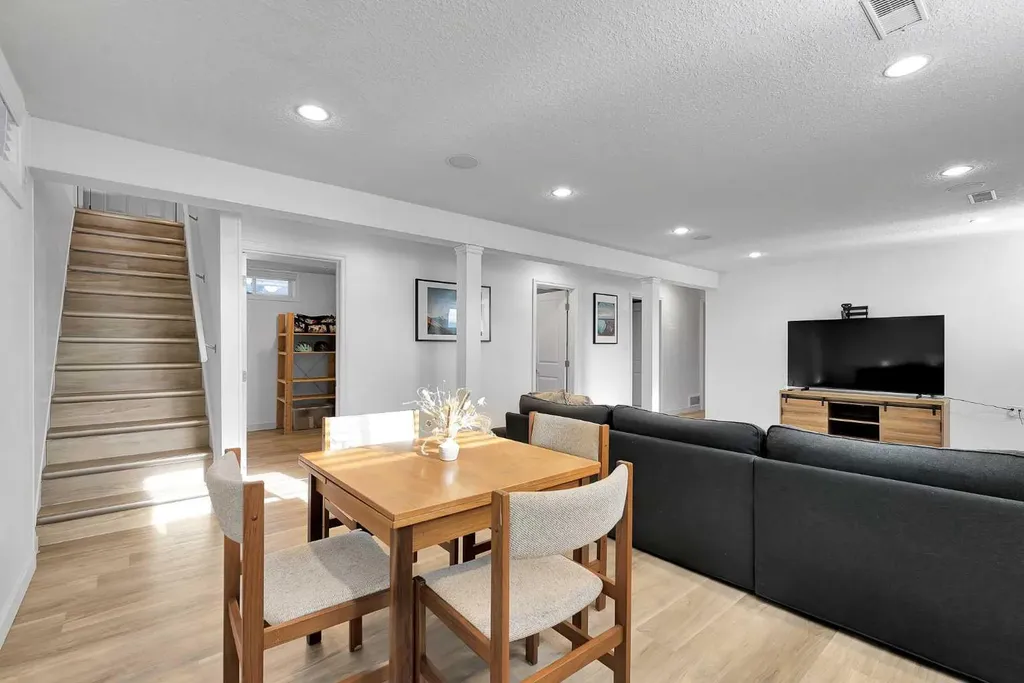4115 Bowlen Street NW Calgary AB T2L1P8