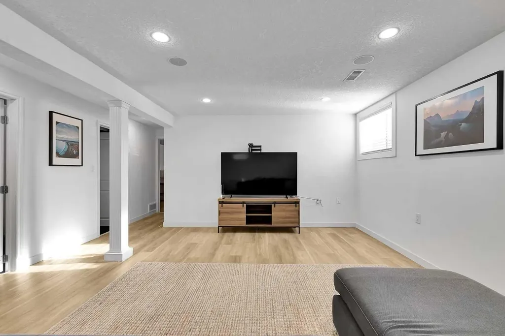 4115 Bowlen Street NW Calgary AB T2L1P8