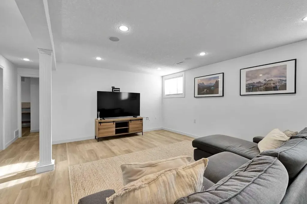 4115 Bowlen Street NW Calgary AB T2L1P8