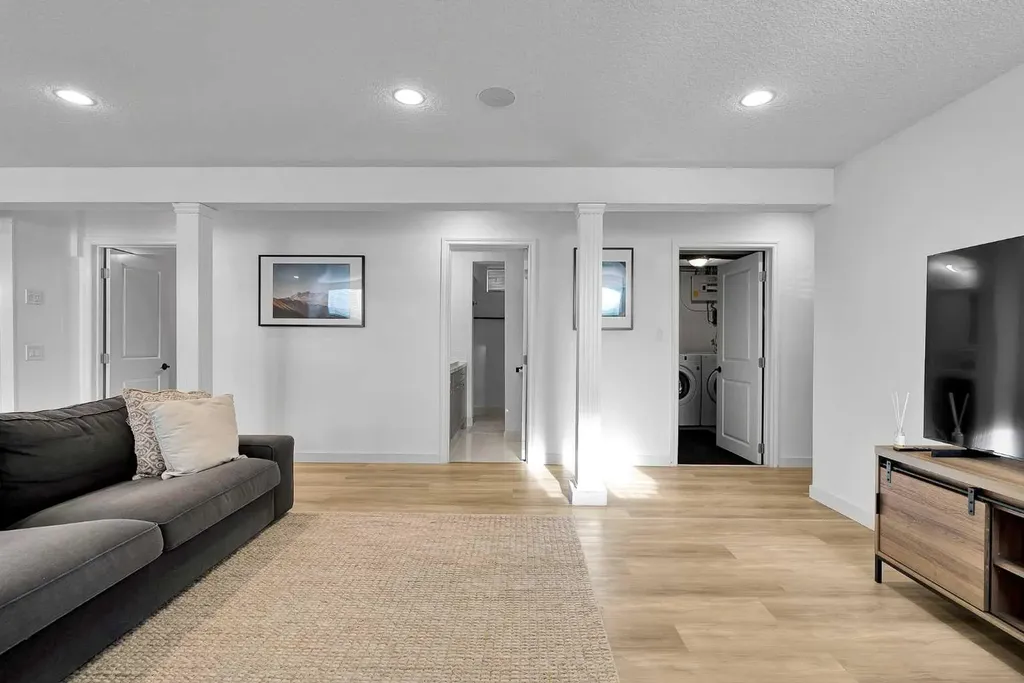 4115 Bowlen Street NW Calgary AB T2L1P8