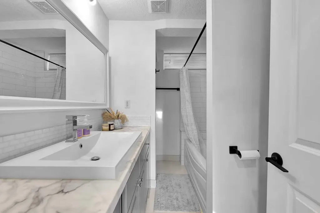 4115 Bowlen Street NW Calgary AB T2L1P8