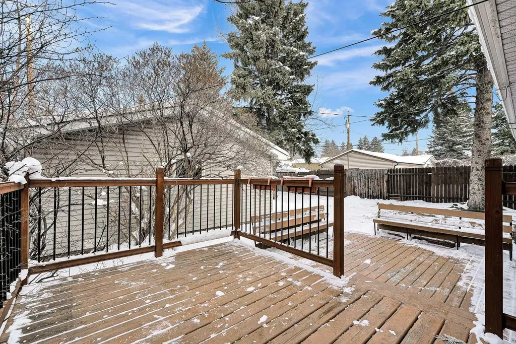 4115 Bowlen Street NW Calgary AB T2L1P8