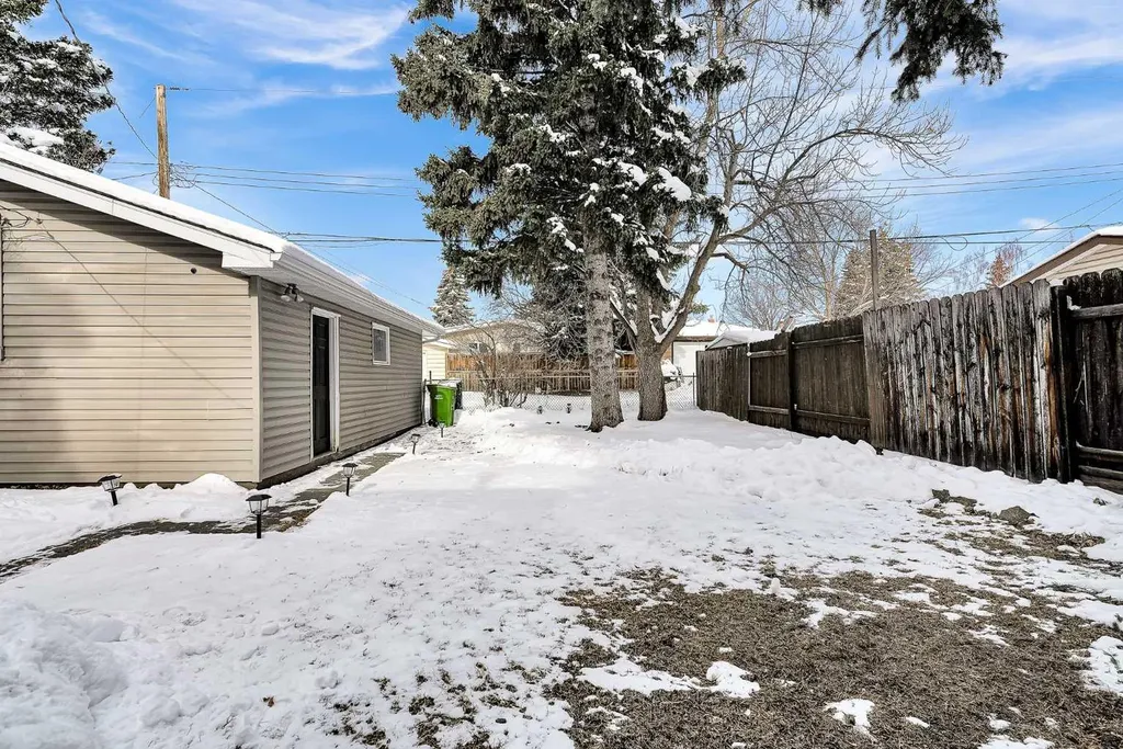 4115 Bowlen Street NW Calgary AB T2L1P8