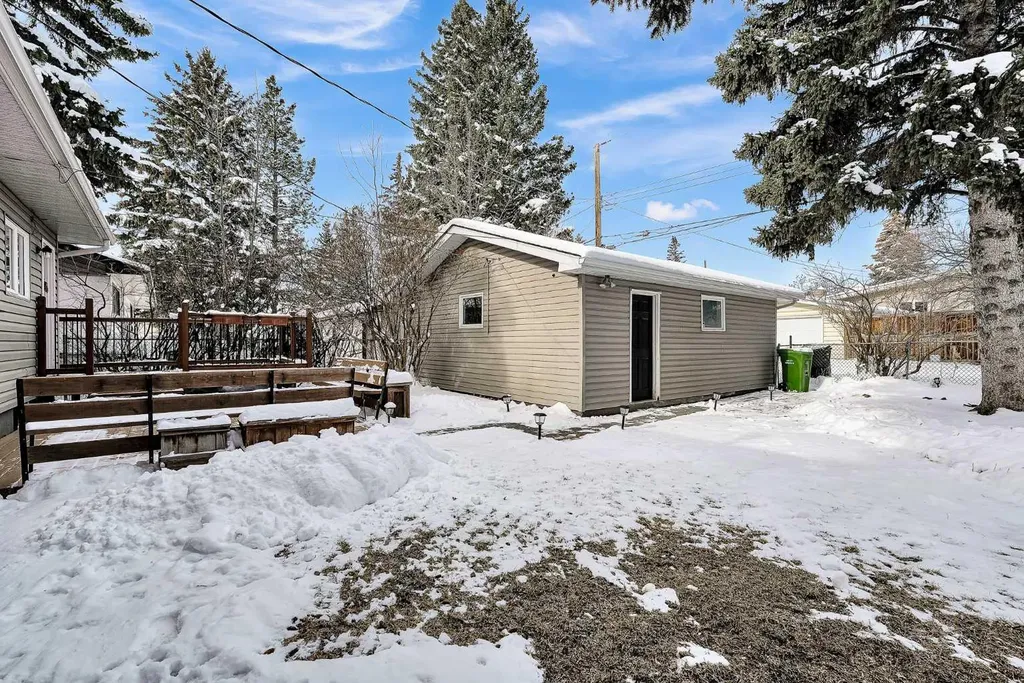 4115 Bowlen Street NW Calgary AB T2L1P8