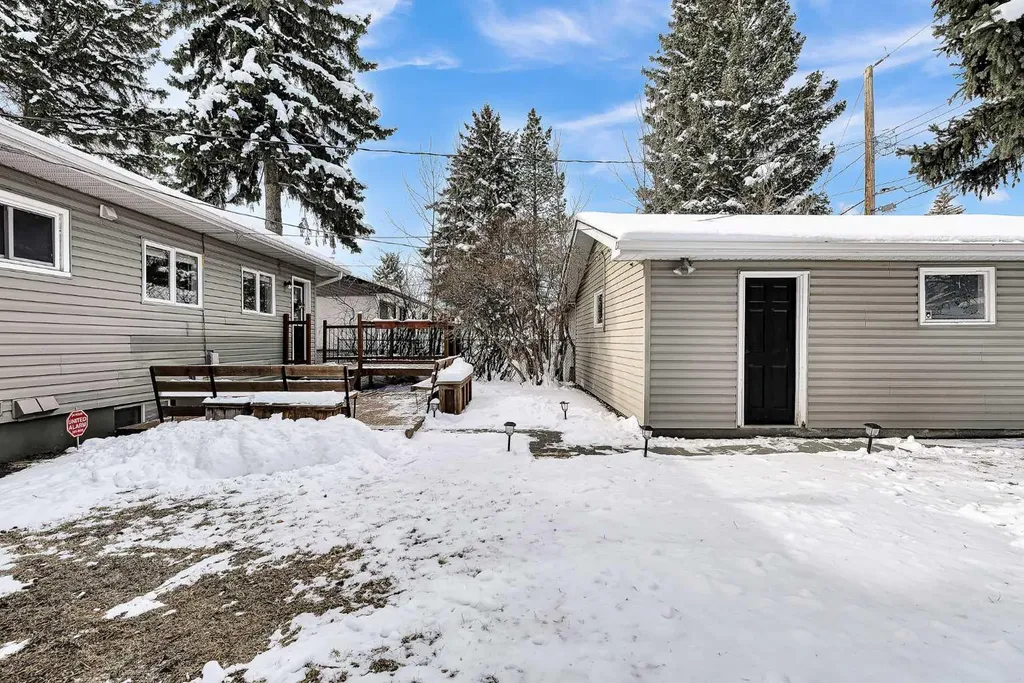 4115 Bowlen Street NW Calgary AB T2L1P8