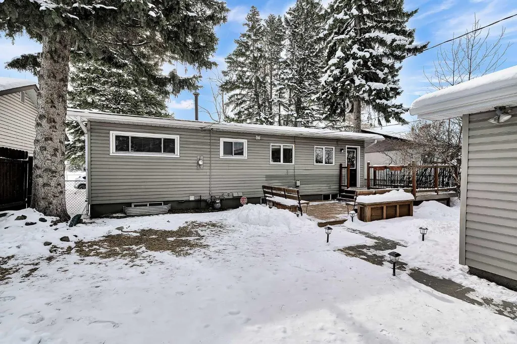 4115 Bowlen Street NW Calgary AB T2L1P8