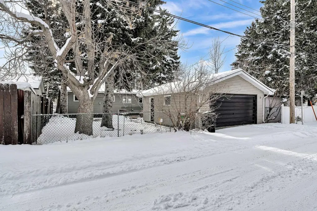 4115 Bowlen Street NW Calgary AB T2L1P8
