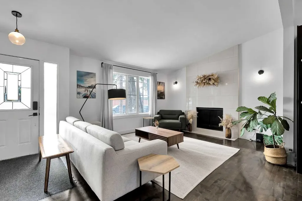 4115 Bowlen Street NW Calgary AB T2L1P8