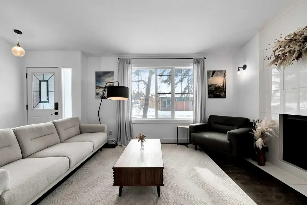 4115 Bowlen Street NW Calgary AB T2L1P8