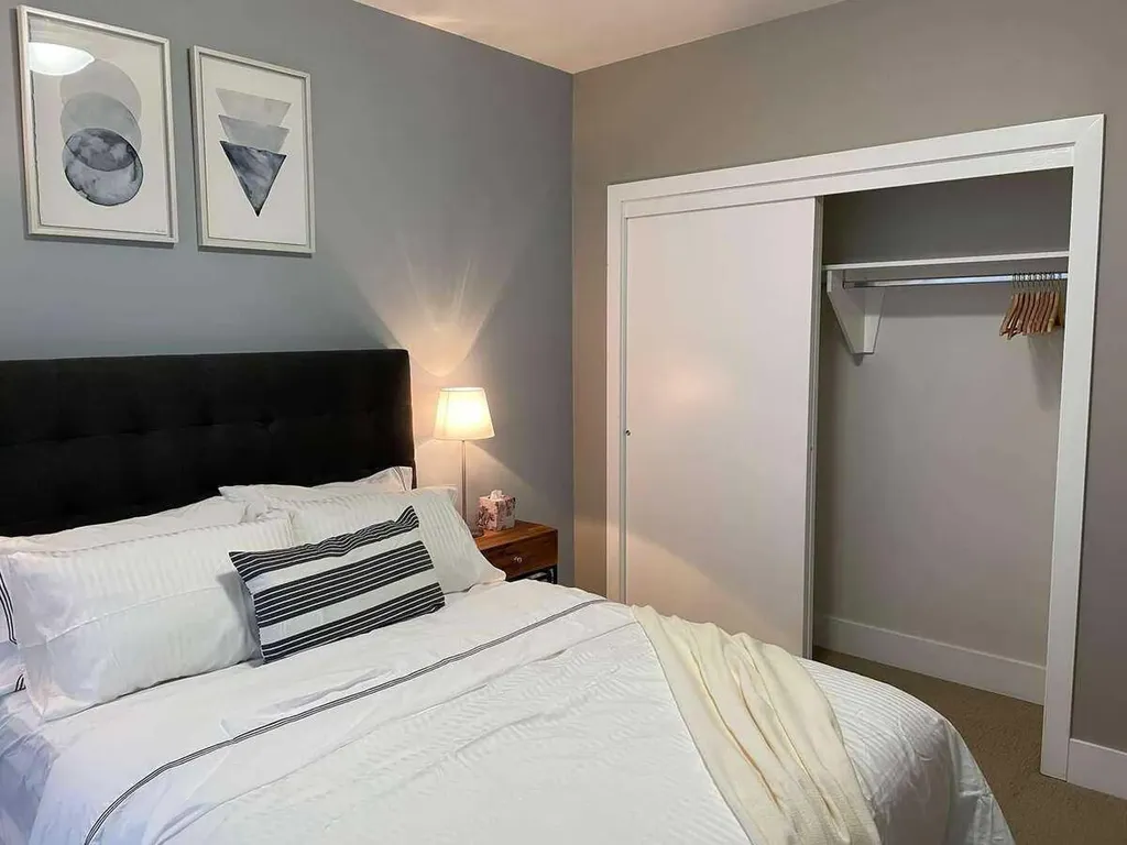 2505 17 Avenue SW Calgary AB T3E 7V3