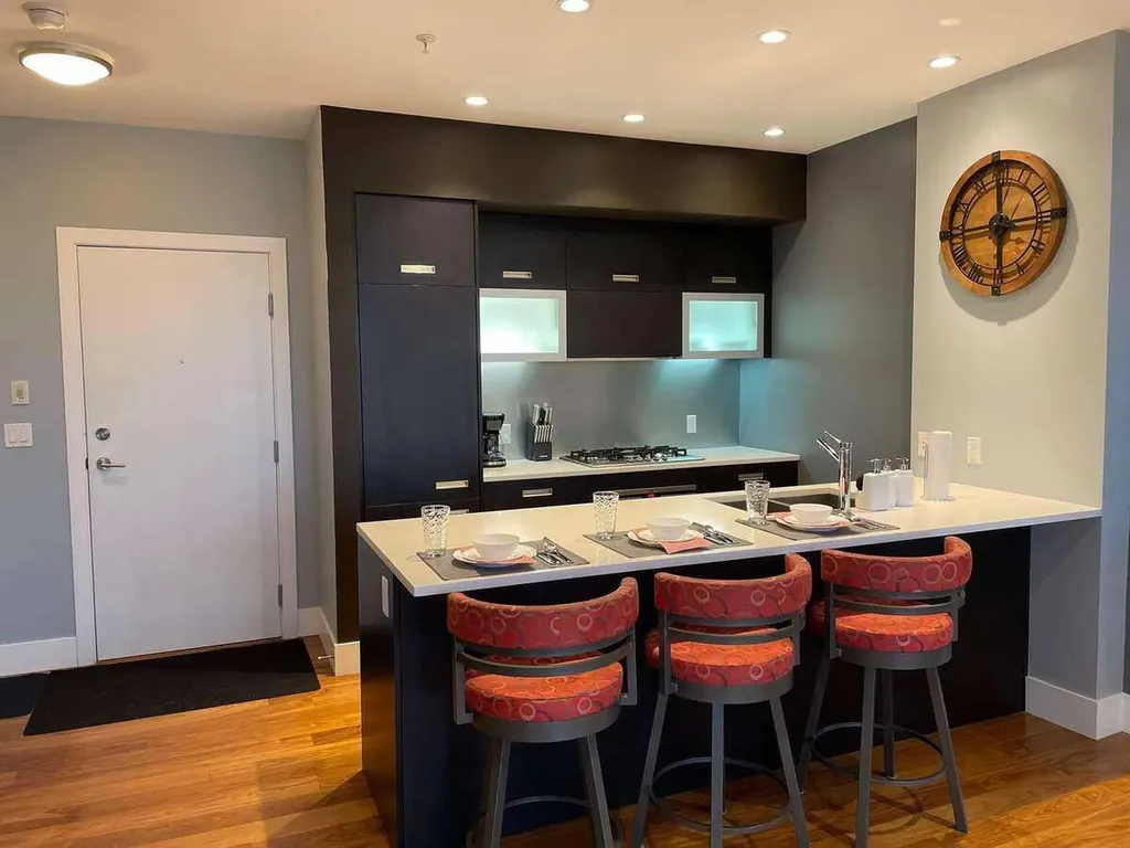 2505 17 Avenue SW Calgary AB T3E 7V3