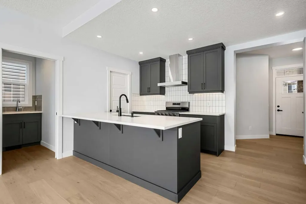 187 Legacy Reach Park SE Calgary AB T2X 5A3