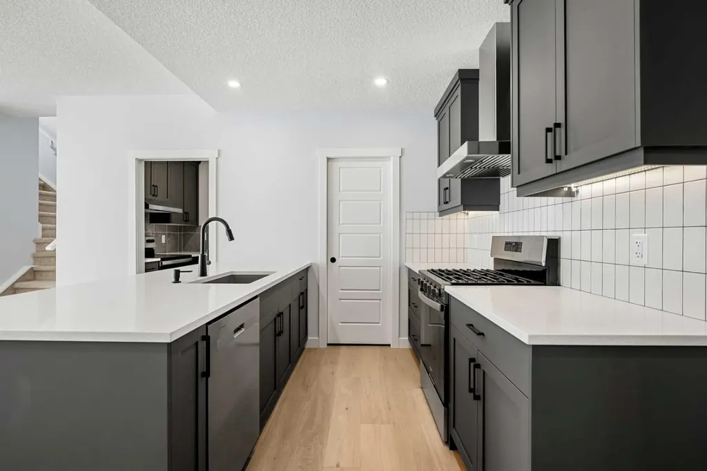187 Legacy Reach Park SE Calgary AB T2X 5A3