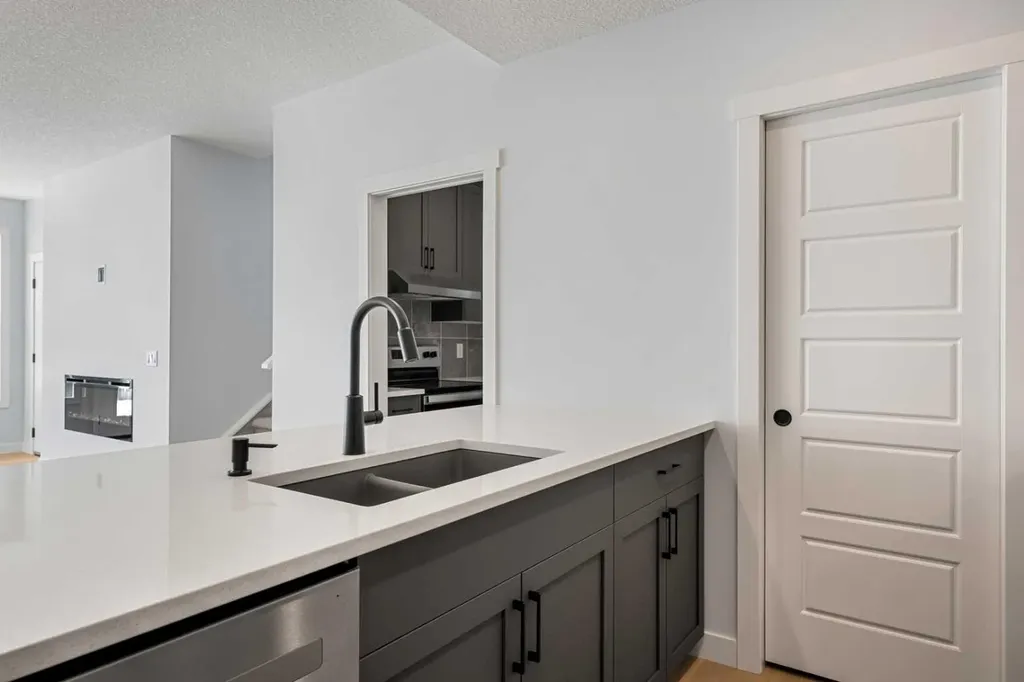 187 Legacy Reach Park SE Calgary AB T2X 5A3