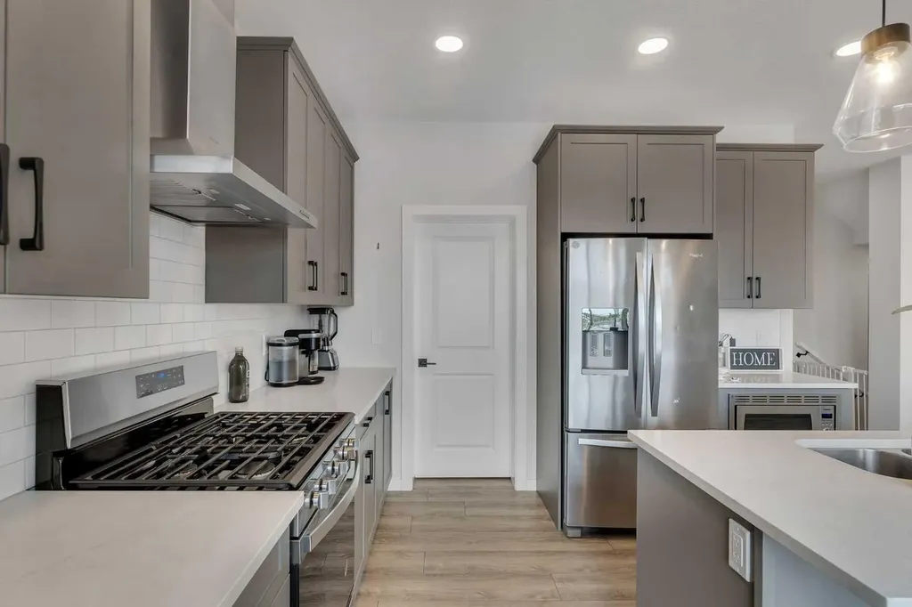 34 Belvedere Green SE Calgary AB T2A 7M5